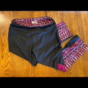 Under Armour Cropped Snake Pattern Leggings